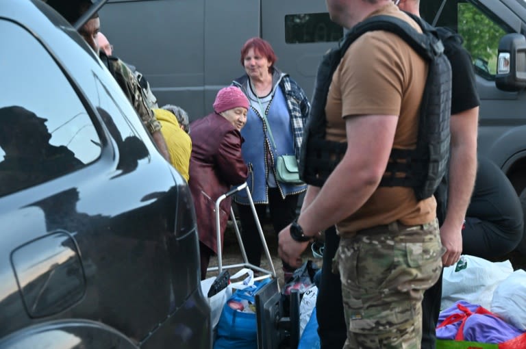 Hundreds evacuated from Ukraine border after Russian offensive