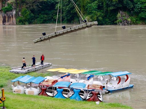 Typhoon Krathon – live: Taiwan braces for powerful storm after ‘very destructive’ rainfall in Philippines