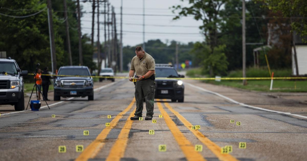 Two men shot dead outside bar in East St. Louis