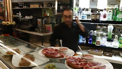 Hombre pierde el dedo por un accidente laboral... y su mujer olvida su 'pedazo' en una cafetería