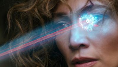 En Atlas, por Netflix, Jennifer Lopez combate la Inteligencia artificial y salva a la Humanidad sin despeinarse