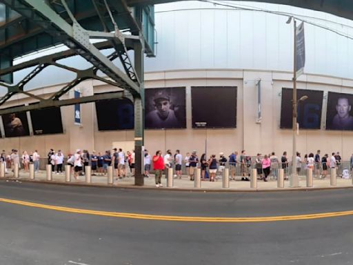 Fans Lined Up in Droves to Get Limited 'Seinfeld' Bobblehead Giveaway at Yankees Game