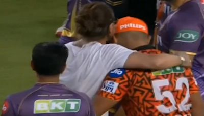 Shah Rukh Khan's terrific gesture to console devastated Rahul Tripathi after KKR thrash SRH to storm into IPL final