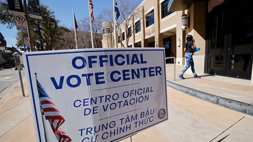 When does early voting start in Texas?