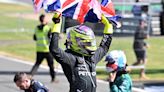 Lewis Hamilton vuelve a ganar casi tres años después en una carrera marcada por la lluvia en Silverstone