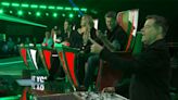 Kelly Clarkson forces Blake Shelton to take a lie detector test on The Voice