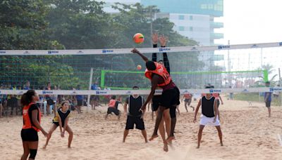 Torneio de voleibol reúne jovens atletas na Praia dos Cavaleiros | Macaé | O Dia