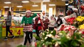 Klondike students flash mob West Lafayette with Christmas carols