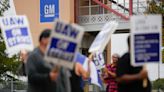 Sindicato automotriz extiende huelga a planta de GM en Texas