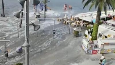 Majorca hit by ‘tsunami’ with mega wave swallowing streets in tourist area