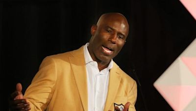 United Airlines apologizes for treatment of Terrell Davis