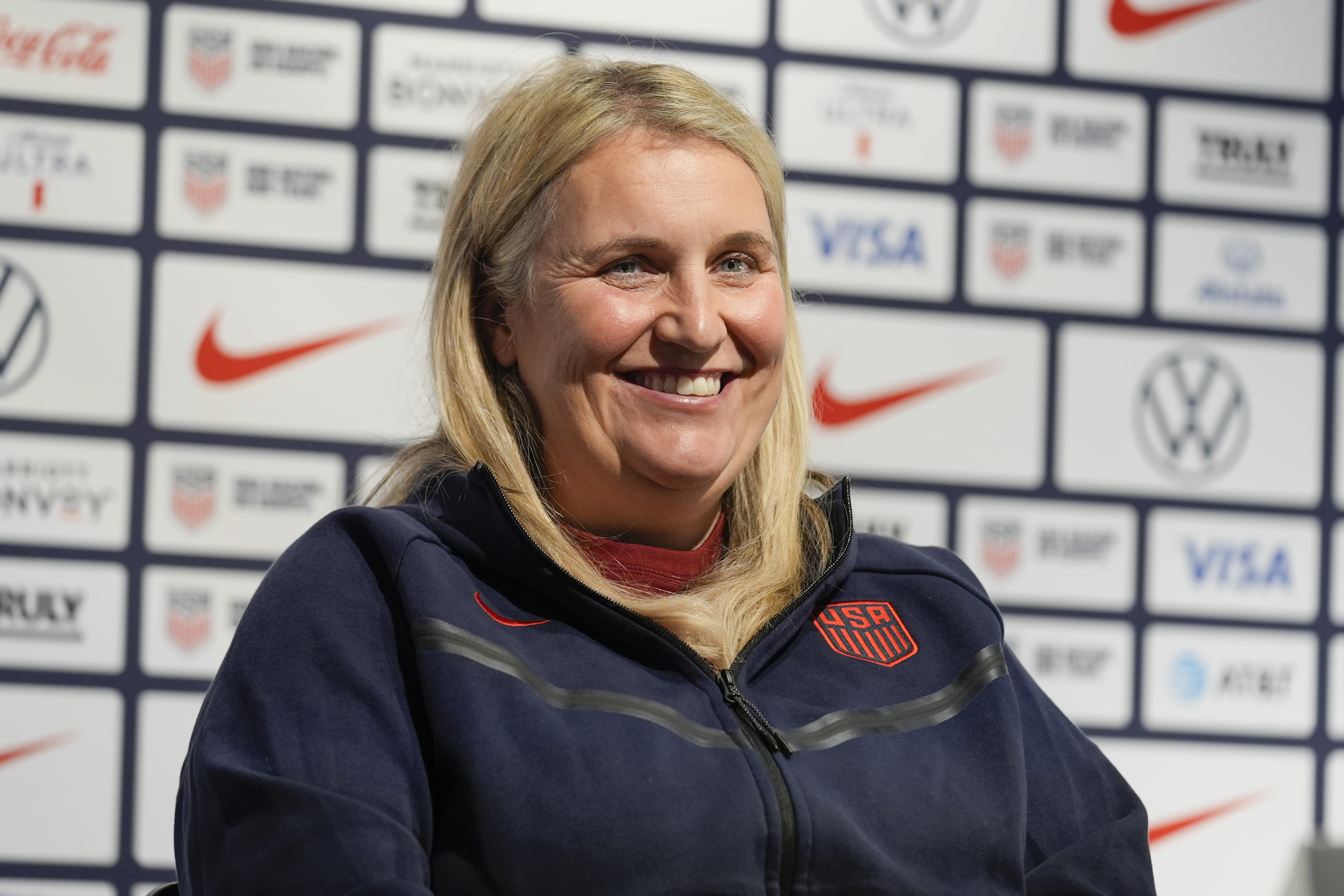 US women's coach Emma Hayes sidesteps equal pay question if high-priced star takes over American men