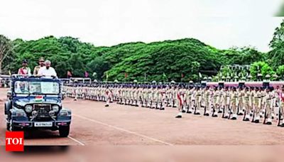 Chief Minister Pinarayi Vijayan emphasizes vigilance in selecting friends for police force | Kochi News - Times of India
