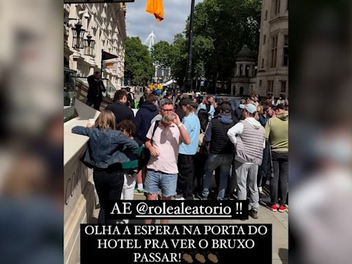 Em Londres para final da Champions League, Marcos Mion mostra fãs à espera de Ronaldinho Gaúcho na porta de hotel