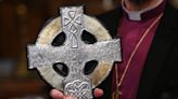 El papa Francisco le regaló al rey Carlos III dos astillas del crucifijo de Jesús para la ceremonia de coronación
