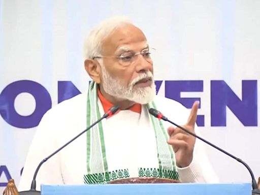 PM Narendra Modi gives 'yoga economy' message in land of 'sadhna' Srinagar