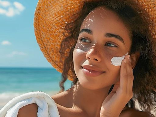 La ciencia ha demostrado que el uso de protector solar previene el cáncer de piel, pese a lo que digan los influencers