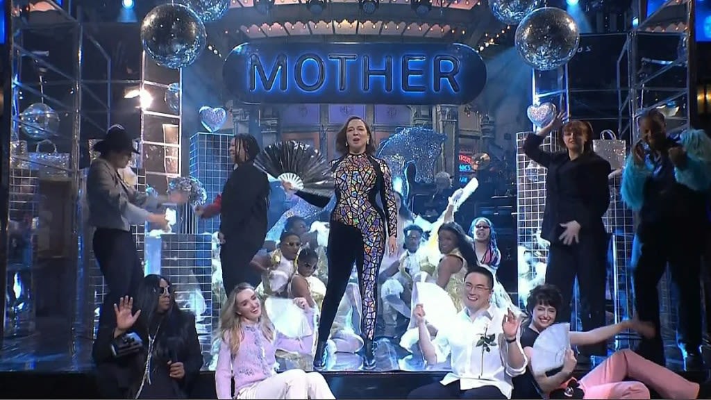 ‘SNL’: Maya Rudolph Serves Motherhood, Voguing Through Musical Monologue | Video