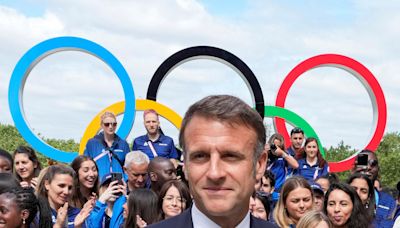 Repas au milieu des athlètes et séance photos… la visite d’Emmanuel Macron au village olympique
