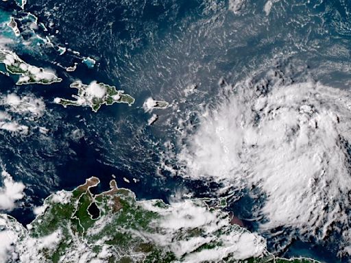 La tormenta tropical Ernesto descarga aguaceros en el nordeste del Caribe y pone rumbo a Puerto Rico