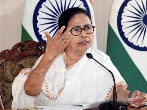 Bengal Guv urges Mamata not to make politically-motivated remarks on B'desh situation - CNBC TV18