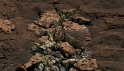 Curiosity Cracked Open a Rock on Mars And Found a Huge Surprise