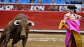 Tres toreras en la cuarta corrida de la Feria de la Reapertura en la Plaza México