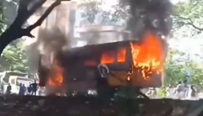 Kerala Video: School Bus On Its Way To Pick Up Children Catches Fire At Kundanur In Kochi; No Injuries Reported