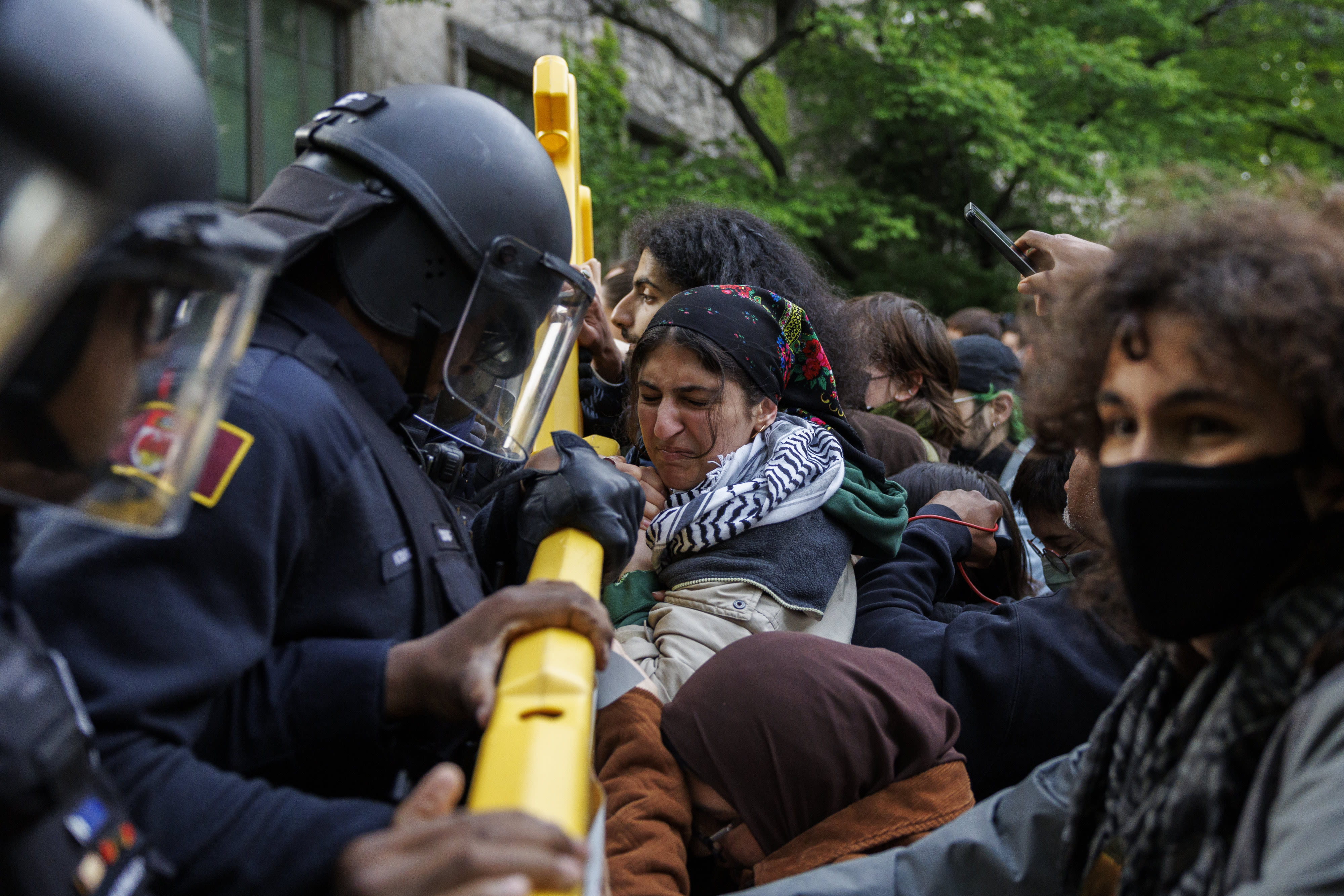 University of Chicago police clear protest encampment early Tuesday, days after president announces intention to intervene