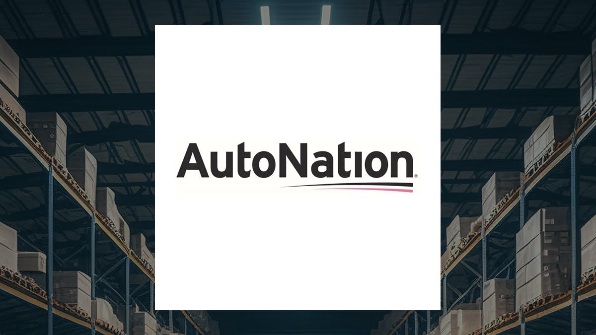 AutoNation, Inc. (NYSE:AN) Director David B. Edelson Sells 10,000 Shares