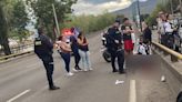 Pareja se accidenta en motocicleta sobre el libramiento de Morelia; la mujer pierde la vida