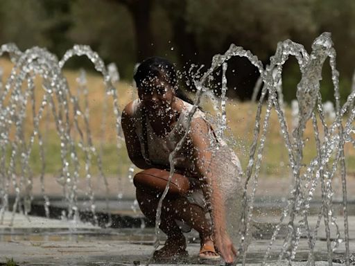 Casi toda España continúa hoy en aviso amarillo o naranja por la ola de calor con temperaturas superiores a 40 grados