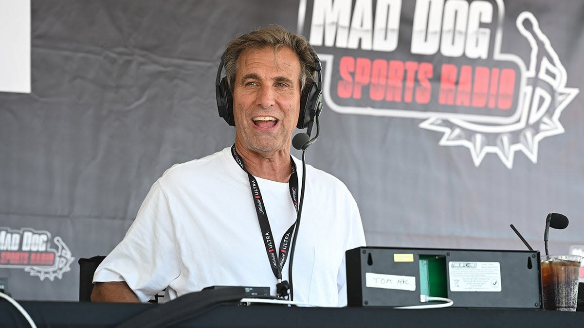 Radio host Chris Russo says wrong Billy Bean died during live show