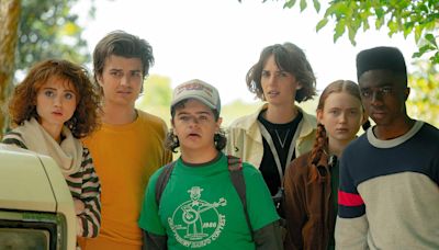 ‘Stranger Things’ Cast’s Best Behind-the-Scenes Photos While Filming 5th and Final Season