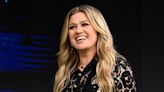 Kelly Clarkson Proves She’s a ‘Fighter’ With Christina Aguilera Cover
