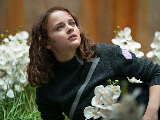 Joey King Fights Against a Dystopian Society’s Pretty Standards in Trailer for Netflix’s ‘Uglies’