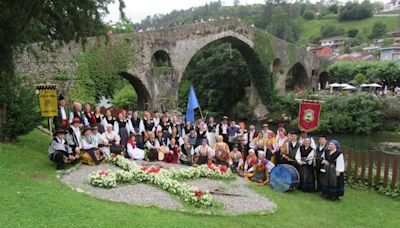 Emotiva XIV Muestra de Folclore, en Cangas de Onís