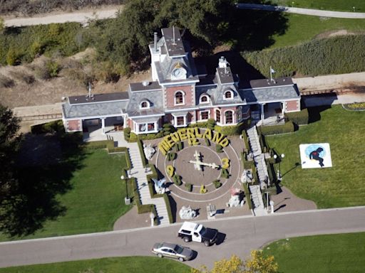 Rancho Neverland, que pertenceu a Michael Jackson, está ameaçado por incêndio na Califórnia