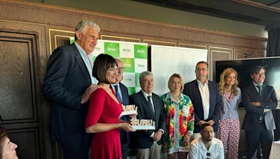 Binter ficha a Del Bosque y Fernando Romay para su agenda social en Canarias