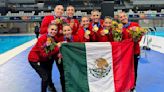 Equipo de natación artística de México repite y se cuelga el oro en la Copa del Mundo en París