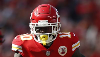 Tyreek Hill, número uno del Top 100 de NFL, firma por 90 millones de dólares con Miami