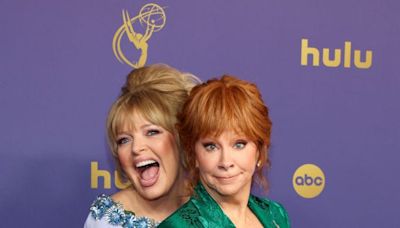 Reba McEntire Reunites with Melissa Peterman for "Iconic" Emmys Apperance