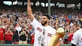 Los Red Sox homenajean a los Boston Celtics por su campeonato en la NBA | El Universal