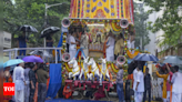 Mamata pulls ropes of chariot at ISKCON Rath Yatra in Kolkata | India News - Times of India