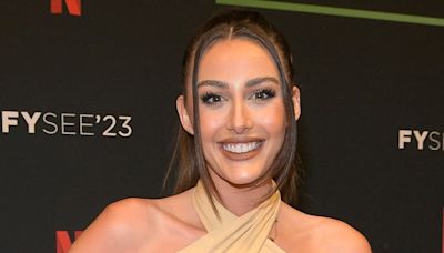 Netflix Picks Up New Dating Show ‘Sneaky Links: Dating After Dark,’ Former ‘Too Hot to Handle’ Star Chloe Veitch to Host