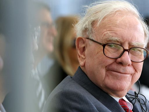 Warren Buffett's Apple trim epitomizes one of Jim Cramer's major investing rules