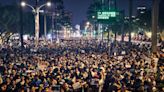 台灣抗議者走上街頭 反對國會擴權法案