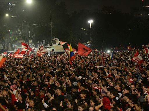 Estudiantes, campeón: una multitud recibió a los jugadores en La Plata