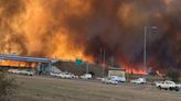 El viento agravó los incendios en Córdoba y las impactantes llamas obligaron a cortar la autopista a Carlos Paz: cuatro bomberos heridos