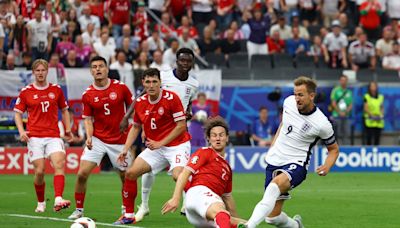 Dinamarca sonroja a la caótica Inglaterra con un empate merecido